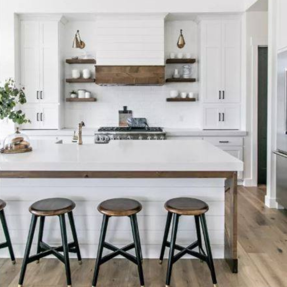 Primed White Wood Shiplap Boards (25 SF)