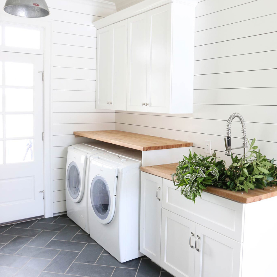 Primed White Wood Shiplap Boards (25 SF)