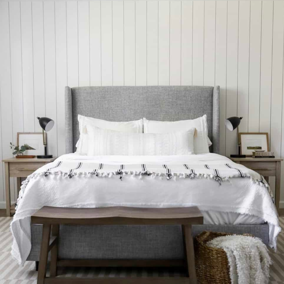 Primed White Wood Shiplap Boards (25 SF)