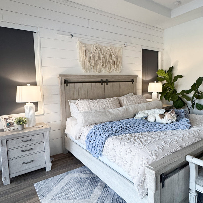 Primed White Wood Shiplap Boards (25 SF)